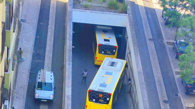 Acidente com autocarro no Cacém faz dois mortos e 16 feridos ligeiros