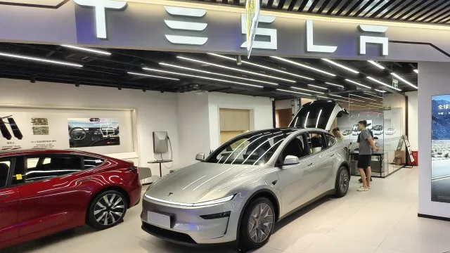 
                    Tesla Model Y com seis lugares chega aos Estados Unidos
                