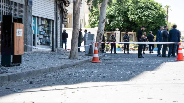 Síria reage a explosões junto ao hotel onde estava Macron