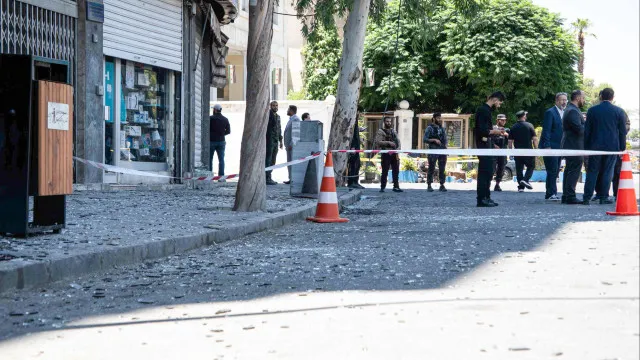 Síria reage a explosões junto ao hotel onde estava Macron