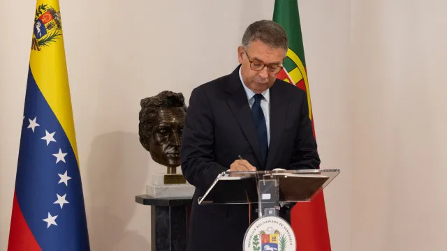 Seguro visitou embaixada da Venezuela em Lisboa e deixou mensagem