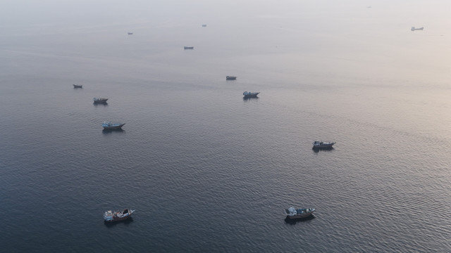 EUA atacam Irã após ofensiva contra navios no Estreito de Ormuz