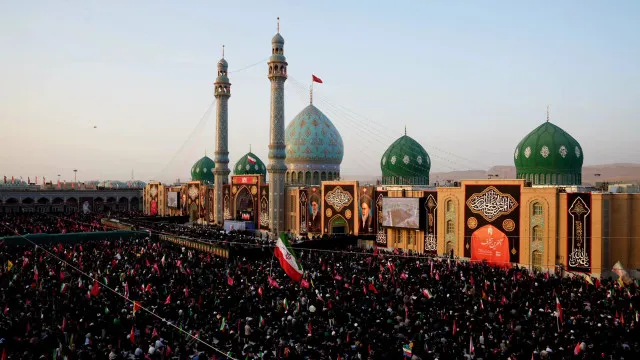 Ex-ativista democrata esteve no funeral de Ali Khamenei: "Maior lÃder"