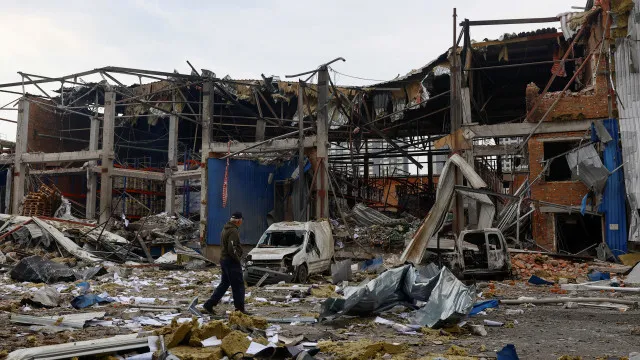 
                    Explosão atinge armazém de empresa búlgara que fornece munições a Kyiv
                