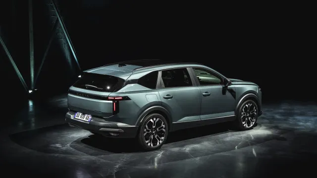 
                    Dacia Striker chegou a Portugal. Saiba quanto custa este crossover 3-em-1
                