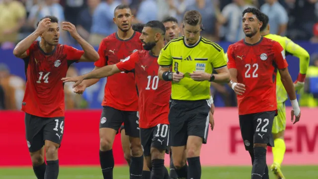 Egito atira-se à FIFA por "uso inadequado do VAR" diante da Argentina