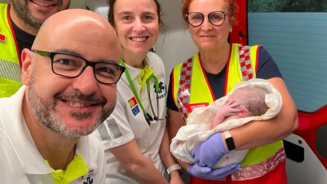 
                    Bebé nasce em ambulância dos Bombeiros de Soure: 