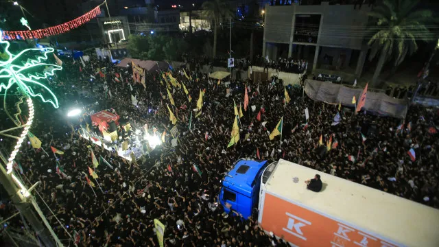MultidÃ£o homenageia Ali Khamenei nas cidades xiitas de Najaf e Kerbala