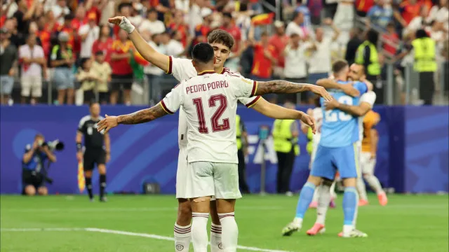 
                    Espanha e Bélgica defrontam-se no segundo jogo dos 'quartos'
                
