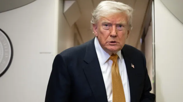 Trump demite dois fiscais democratas quatro meses antes das 'midterms'