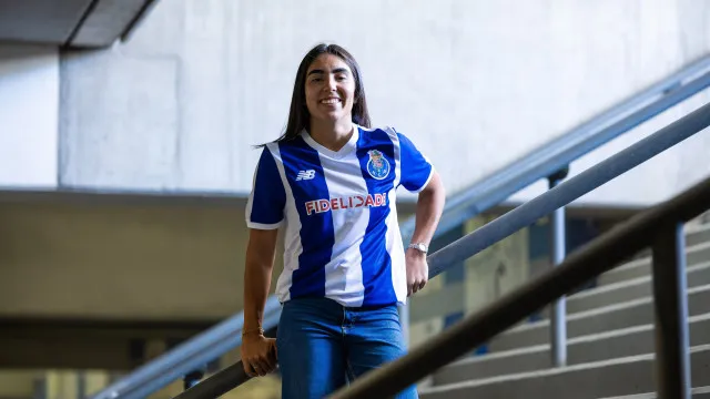 
                    Oficial: Troca Benfica pelo FC Porto e garante estar 