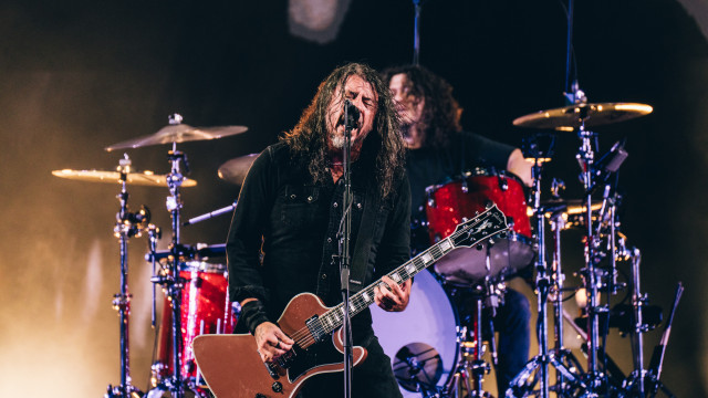 Alive: Foo Fighters dão 