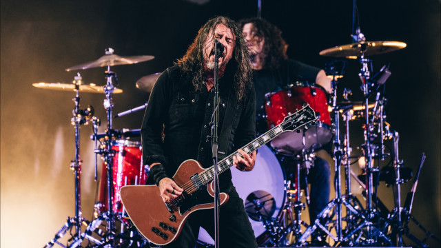 Alive: Foo Fighters dão