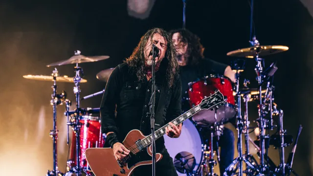 
                    Alive: Foo Fighters dão 