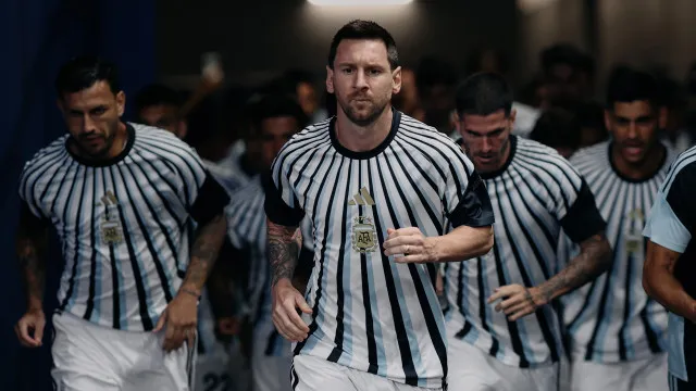 
                    Messi diz 'adeus' à Argentina, cumpridos todos os sonhos de 'pibe'
                