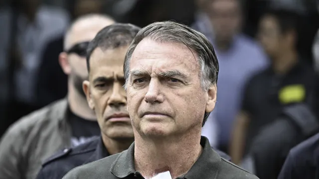 
                    Espingarda em nome de Bolsonaro apreendida (tinha bandeira do Brasil)
                