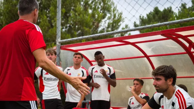 
                    Benfica B empata com Sintrense no primeiro teste da pré-época
                