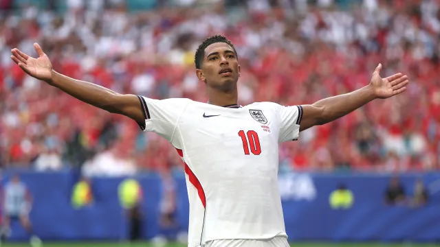 Inglaterra 'cavalga' nas costas de Bellingham rumo às 'meias' do Mundial