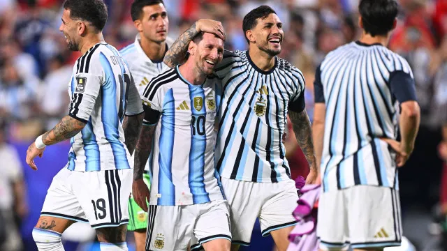 ExpulsÃ£o muda muda tudo, Argentina vence SuÃÃ§a e estÃ¡ nas meias-finais