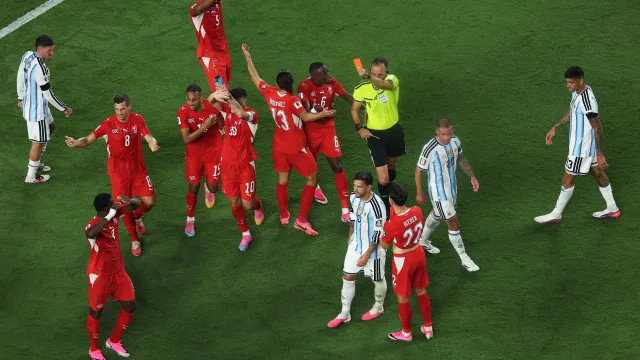 
                    FIFA responde à IFAB após polémica com João Pinheiro
                