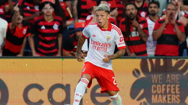 Emerson Royal disse que Prestianni teve "azar" e argentino já respondeu