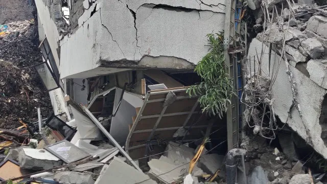 
                    Nove pessoas morrem na Índia após colapso de lixeira devido às chuvas
                