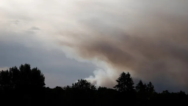 Grande IncÃªndio em Fointainebleau, a sul de Paris, mobiliza meios aÃ©reos