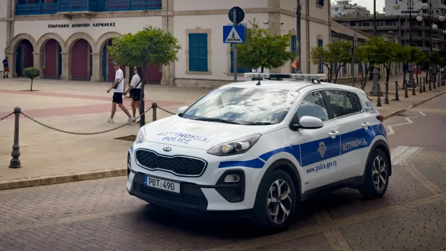 
                    Pai estava a brincar com filho quando este caiu 4.º andar. Foi detido
                