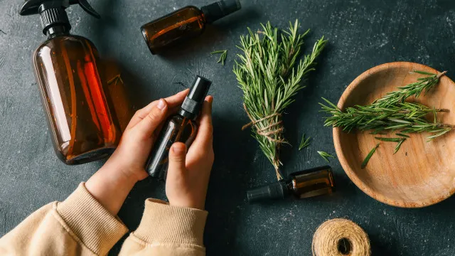 A receita do spray caseiro que ajuda o cabelo a crescer. Tome nota!