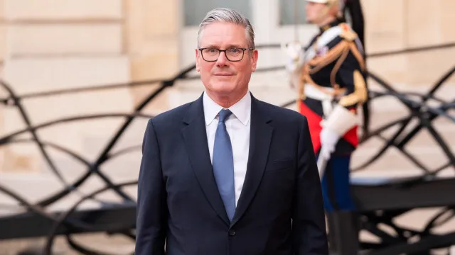 Starmer condecorado com a Legião de Honra em França