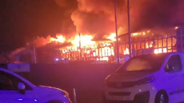 
                    Incêndio em sete armazéns de várias empresas em Sobrosa, Paredes
                