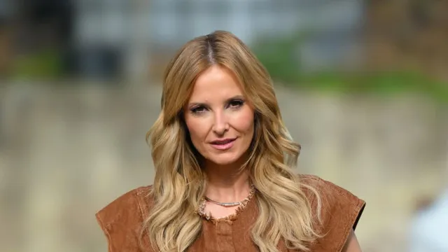 
                    Cristina ausenta-se em direto: 