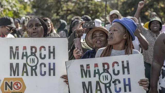 Polícia da África do Sul investiga morte a tiros de líder anti-imigração