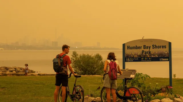 Habitantes de Toronto aconselhados a ficar em casa por causa do fumo