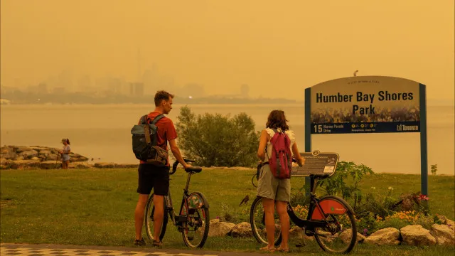 Habitantes de Toronto aconselhados a ficar em casa por causa do fumo