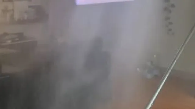 Duas casas inundadas no Texas devido a acidente... com danÃ§a do varÃ£o