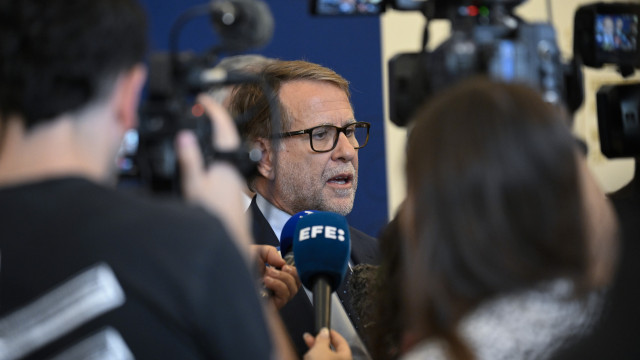 O ministro que tem de provar que esteve