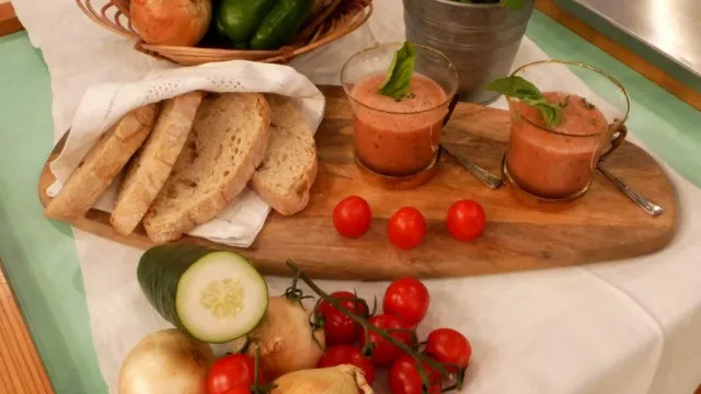 Diferente, mas delicioso! Aprenda a fazer gaspacho de melancia