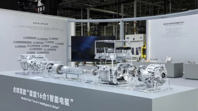 
                    Nova motorização elétrica chinesa pesa 75 kg e já bateu recordes mundiais
                