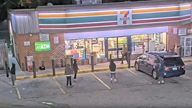 Grupo agride e tenta assaltar idoso em Baltimore. PolÃcia pede ajuda