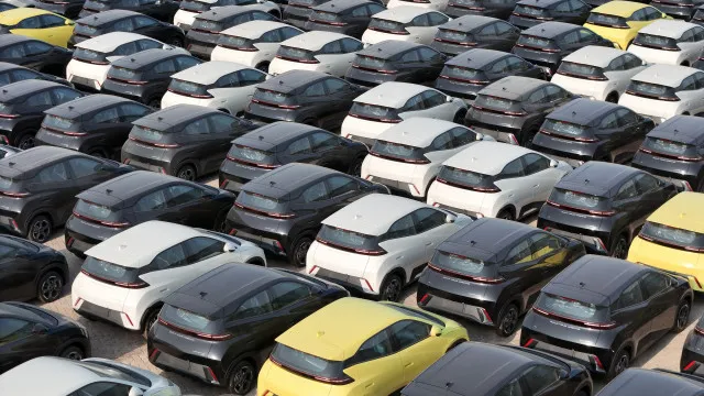 "De loucos". China lanÃ§a quase quatro carros novos ou renovados por dia