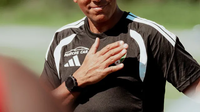 Pepa assume que "vão ter de entrar novos jogadores" no Estrela da Amadora
