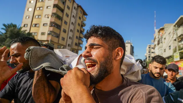 Israel "analisa" alegado ataque a funeral em Gaza com 7 mortos