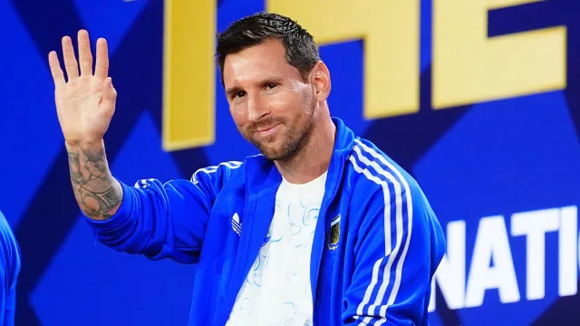 Messi fala pela primeira vez do banho a Lamine Yamal: "É uma loucura..."