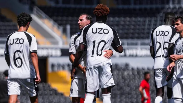 
                    Vitória SC goleia Penafiel em teste de pré-época
                