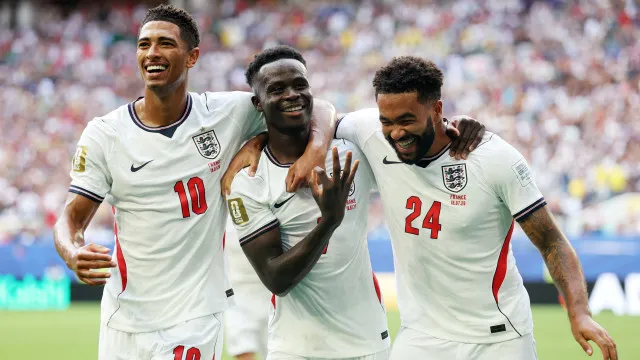 
                    34.º dia do Mundial2026 em imagens: Vendaval inglês e despedida francesa
                
