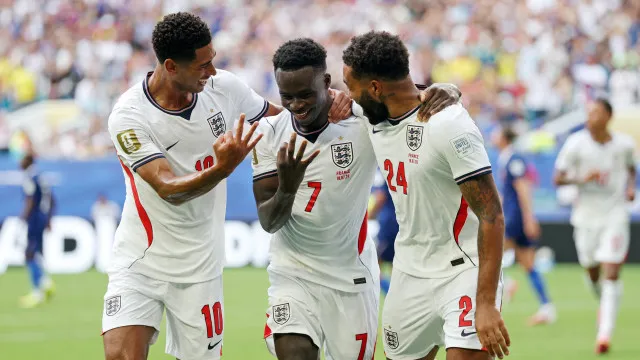 
                    Do escândalo à emoção. Inglaterra 'Saka' pódio no Mundial em jogo louco
                