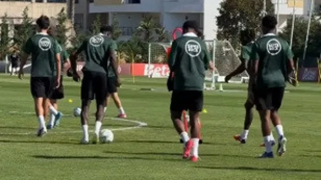 
                    Sporting com dupla surpresa no treino antes do duelo com o Strasbourg
                