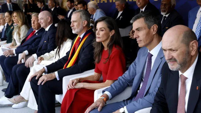 
                    Do palácio até à final: Felipe VI e Letizia no estádio para o Mundial
                