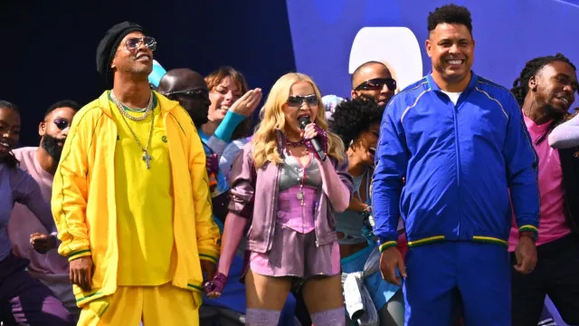 
                    Madonna, Bieber, BTS... até Ronaldinho esteve no intervalo do Mundial
                